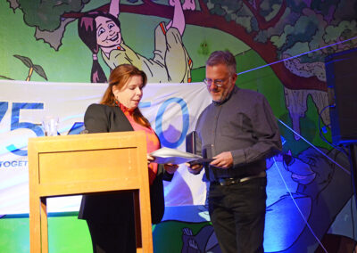 Frank van Drimmelen neemt gouden stadspenning in ontvangst